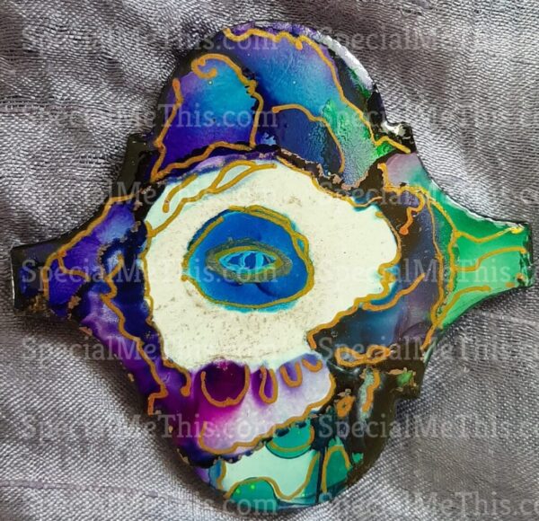 A colorful Arabesque Magnets with an eye on it.